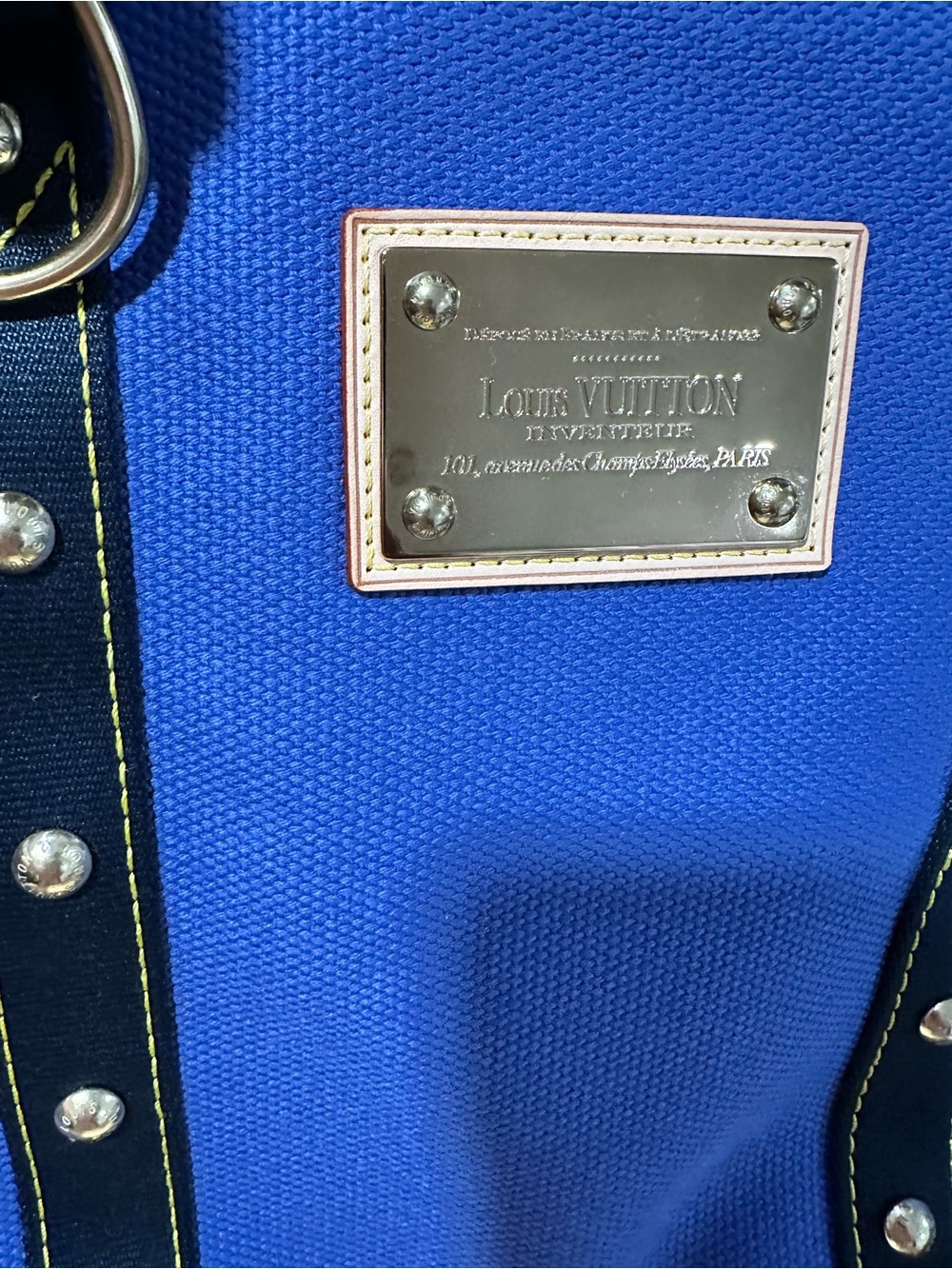 Louis Vuitton Toile Antigua Canvas Tote, periwinkle blue with gold-tone hardware - Picture 2 of 11